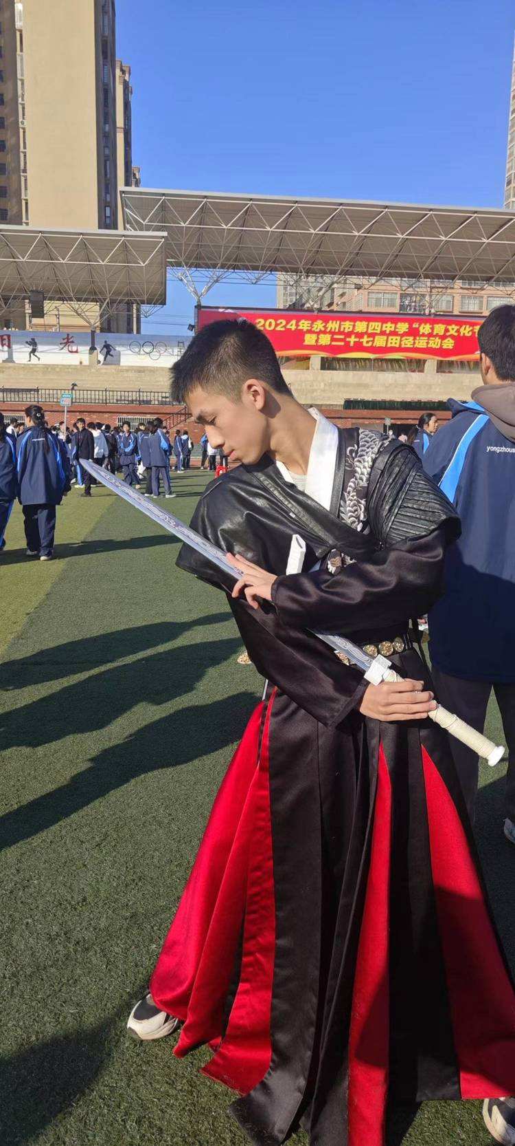 包含热血激情！运动员鏖战奋勇拼搏赛出风格的词条