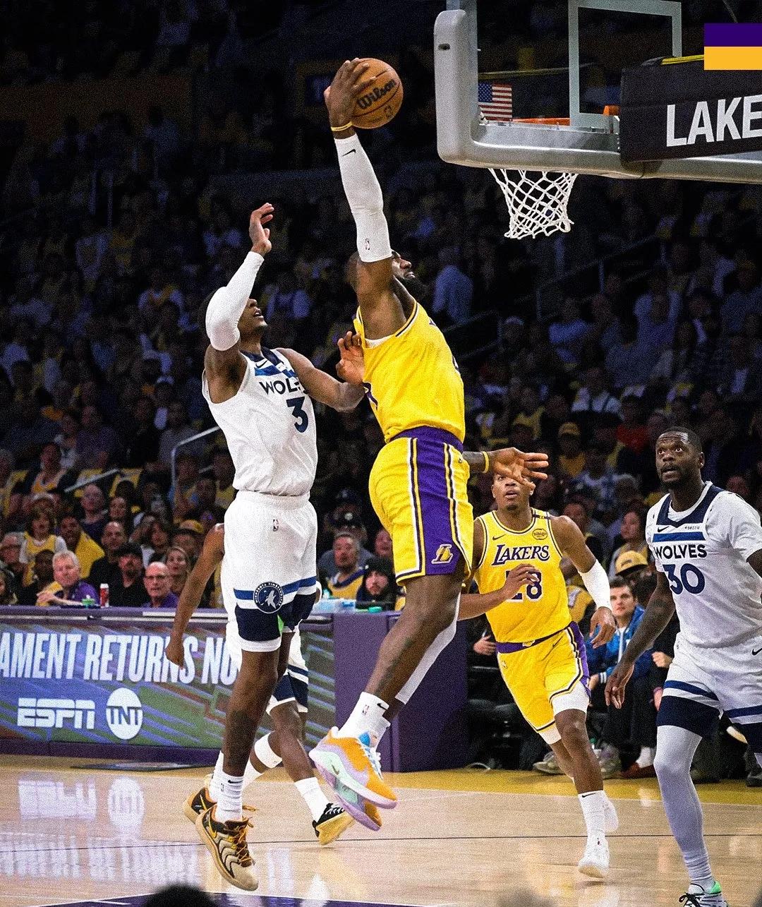 关于美国篮球职业联赛:洛杉矶湖人队险胜晋级的信息 关于美国篮球职业联赛:洛杉矶湖人队险胜晋级的信息