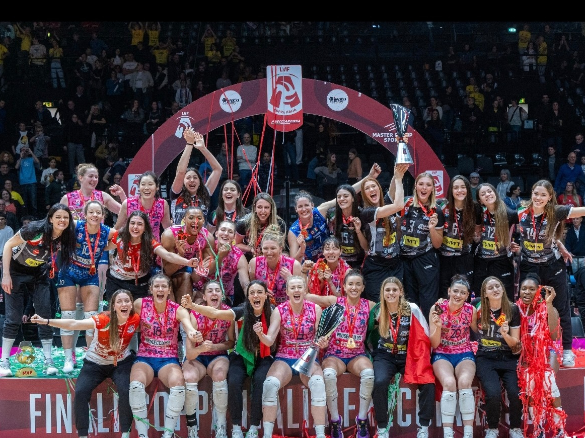 意大利运动员突围夺冠——激情拼搏再创佳绩的简单介绍 意大利运动员突围夺冠——激情拼搏再创佳绩的简单介绍