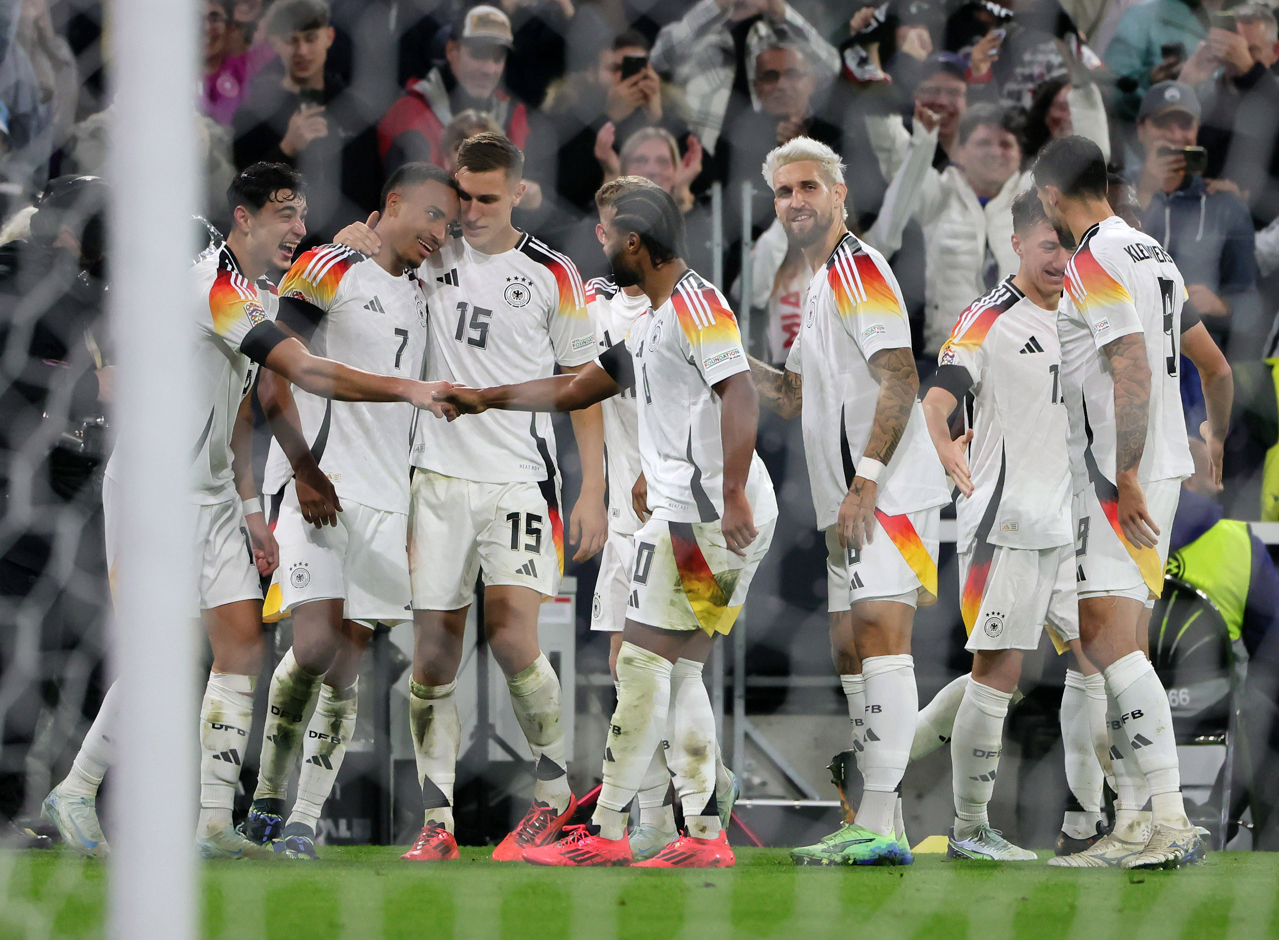 爱游戏体育官网-关于德国足球联赛局势激烈，各队争夺激烈的信息