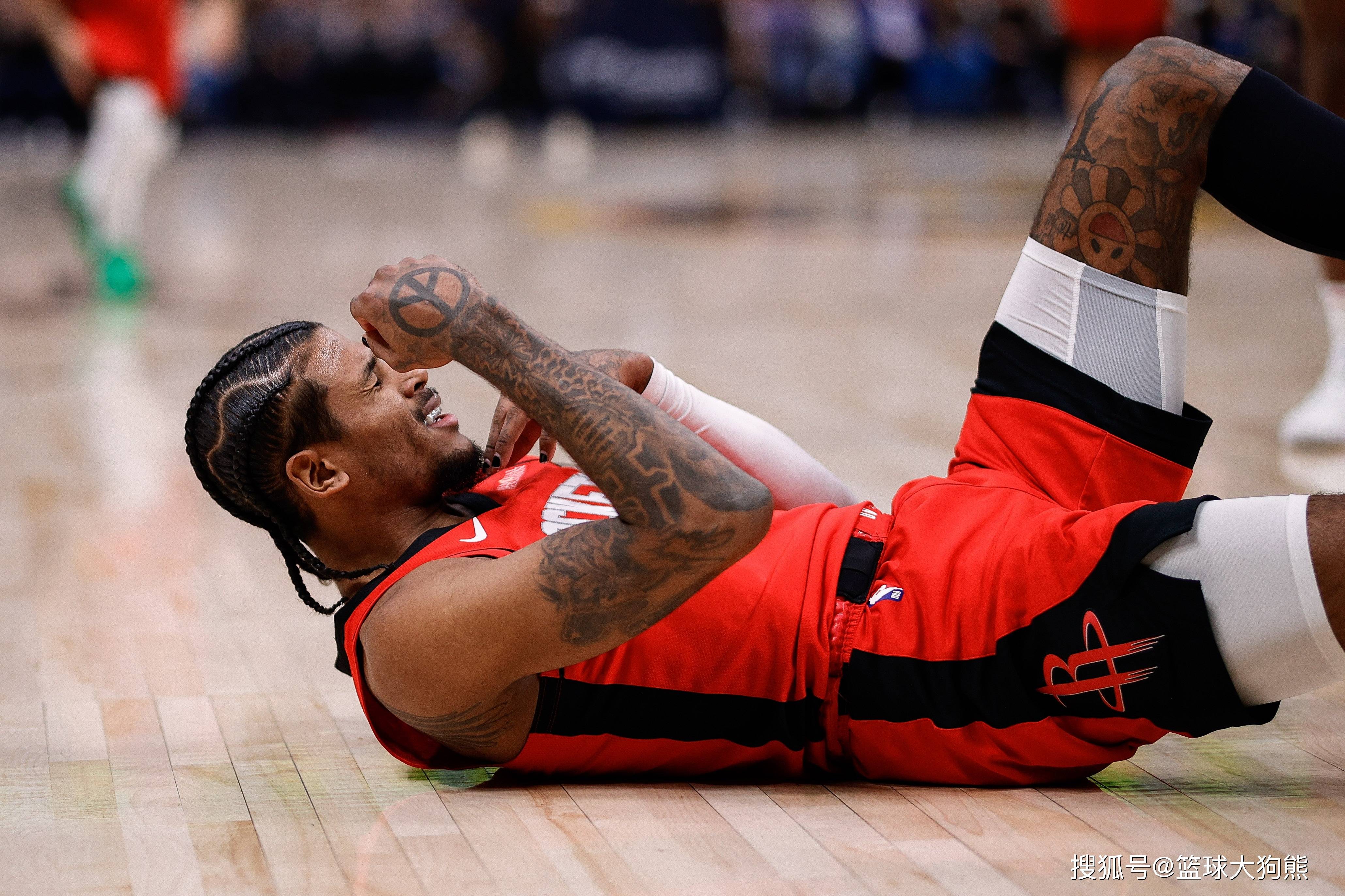 火箭主场胜出，伍德高效砍下25分