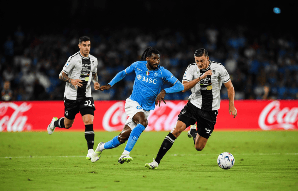 那不勒斯大胜乌迪内斯,全队表现抢眼 那不勒斯大胜乌迪内斯,全队表现抢眼