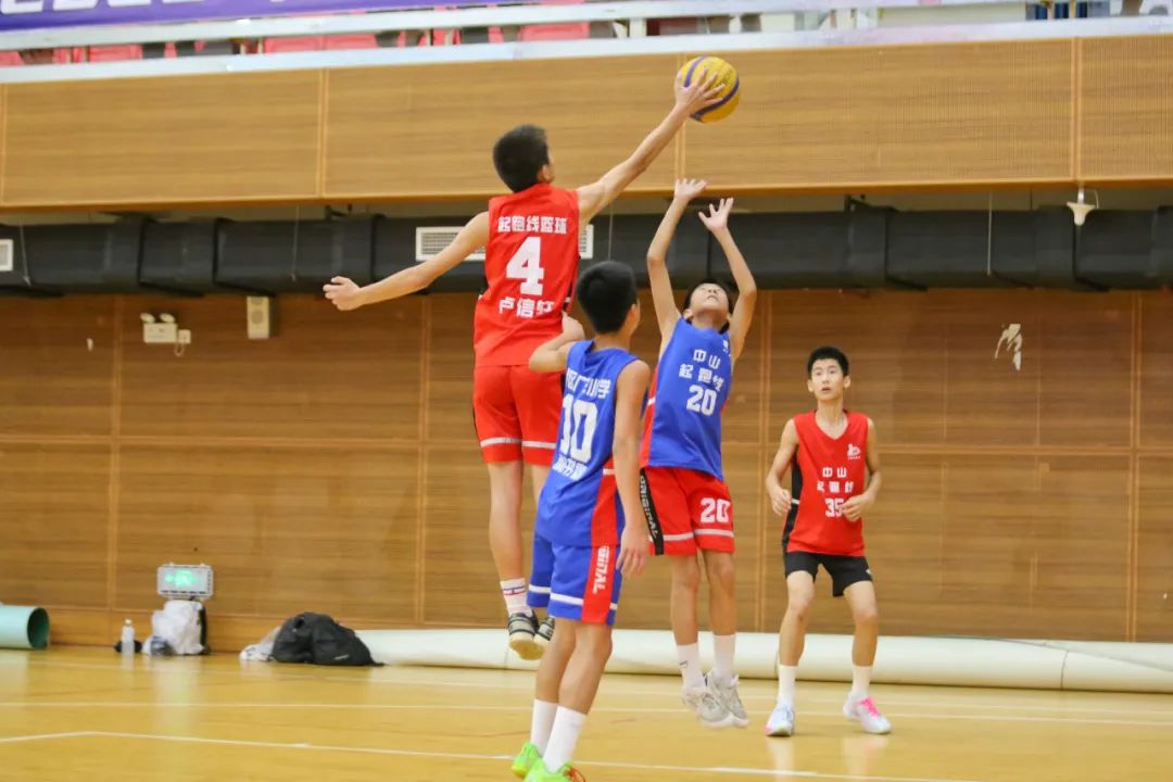 爱游戏网页版入口-青年篮球比赛增加参与度，培养新一代球星