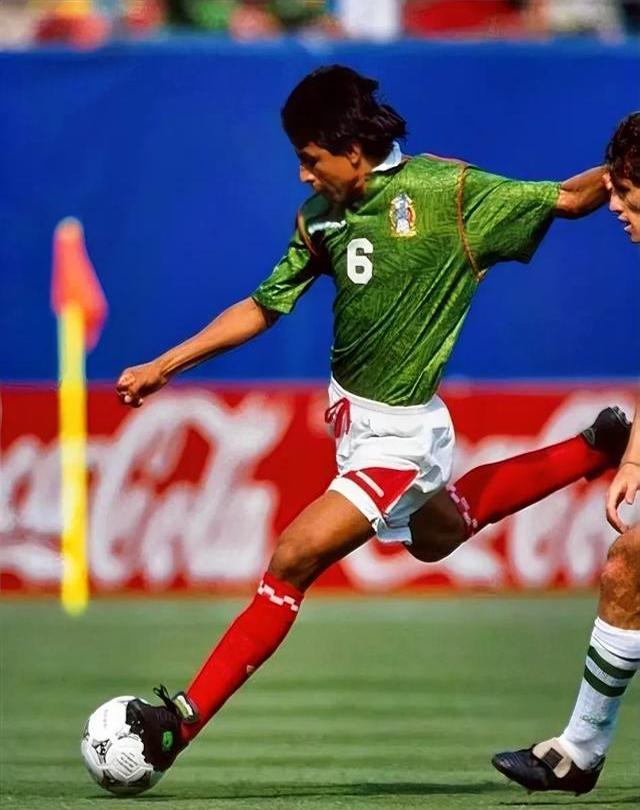 墨西哥女足抢眼亮相，球技惊艳观众