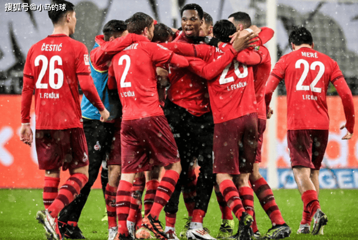 包含勒沃库森主场大胜，赢得连续六连胜的词条