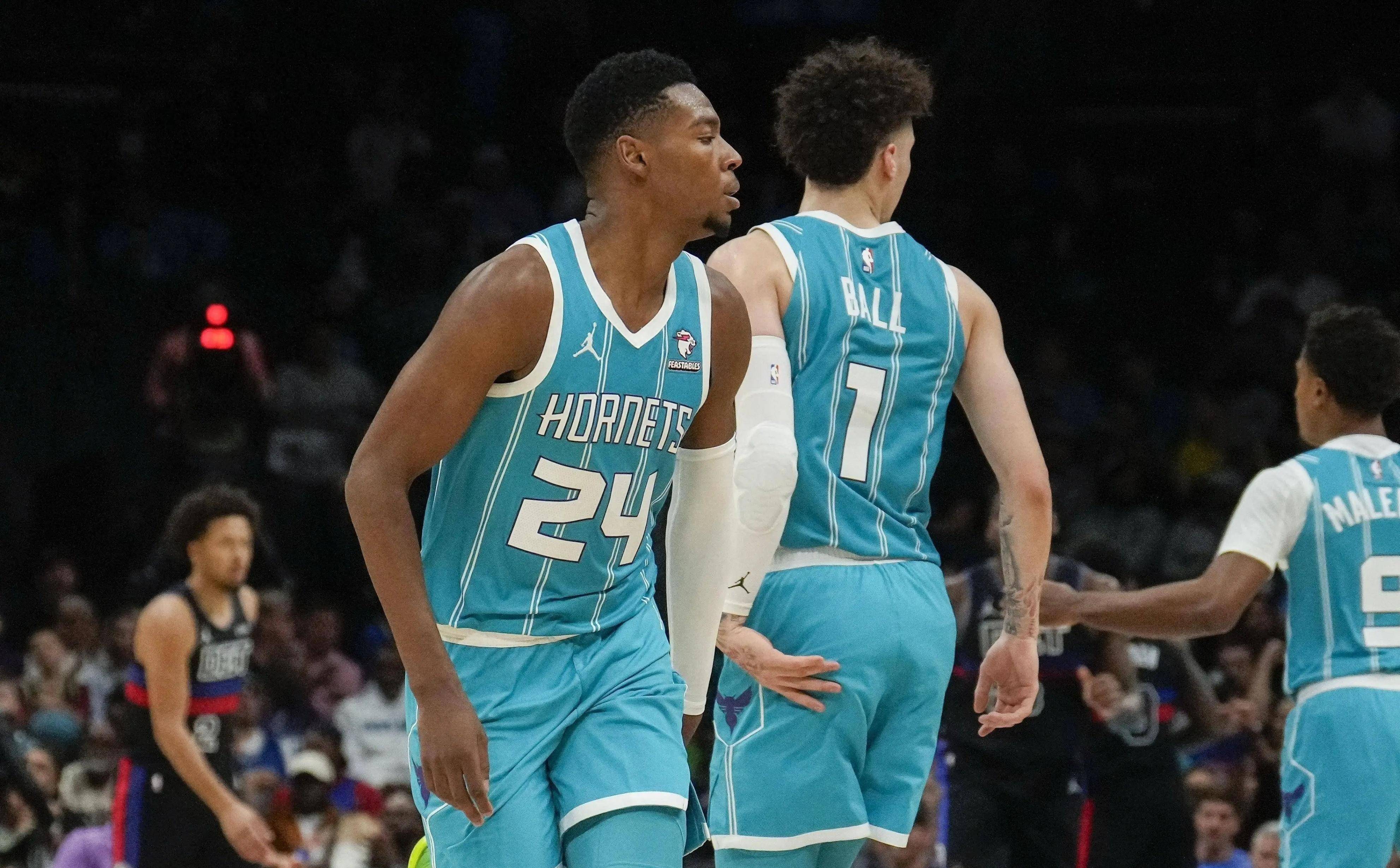 爱游戏-包含黄蜂队客场击败独行侠队，喜迎比赛胜利的词条