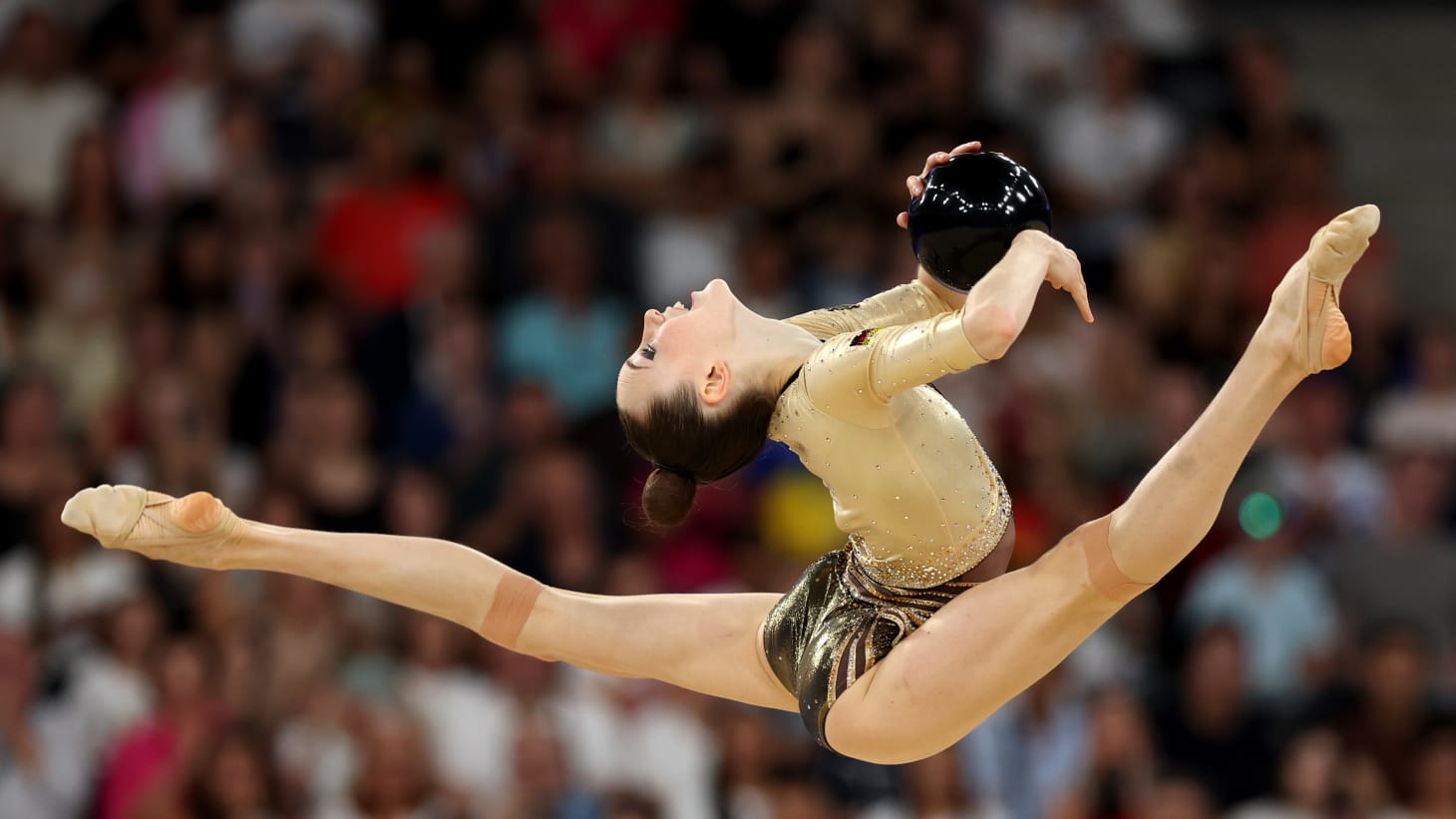 体操项目选手表现卓越,赛场上风采依旧的简单介绍 体操项目选手表现卓越,赛场上风采依旧的简单介绍