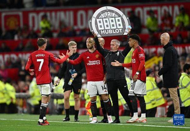 埃弗顿不敌狼队，曼联胜出迎战